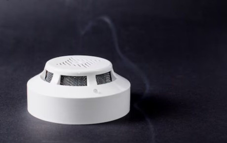 Пожарная безопасность на контроле: в округе устанавливают дымовые извещатели семьям с детьми