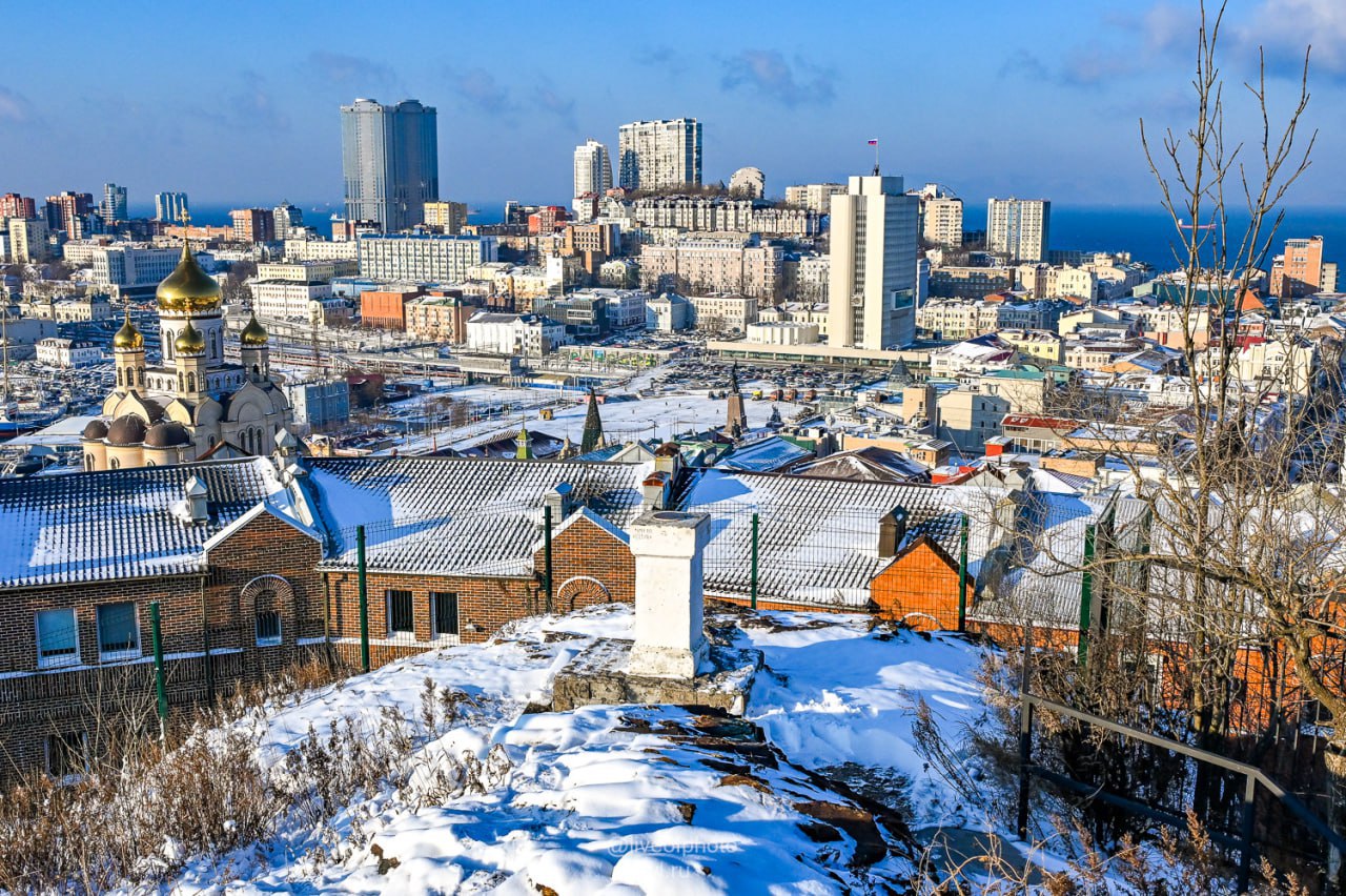 Владивосток сегодня проснулся под слоем свежего снега Владивосток сегодня проснулся под слоем свежего снега