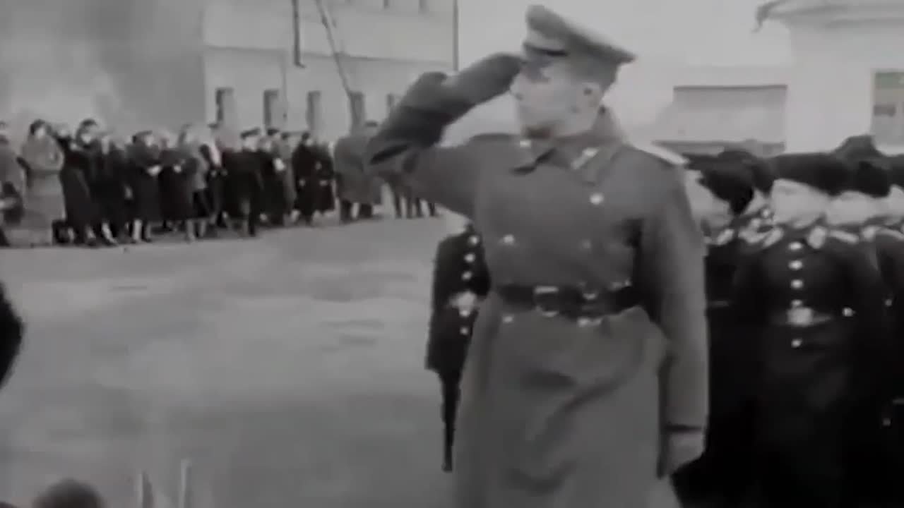 1 декабря 1943 года по решению Совета Народных комиссаров СССР было сформировано Уссурийское Суворовское военное училище — первое (и пока что единственное) учебное заведение такого типа на Дальнем Востоке