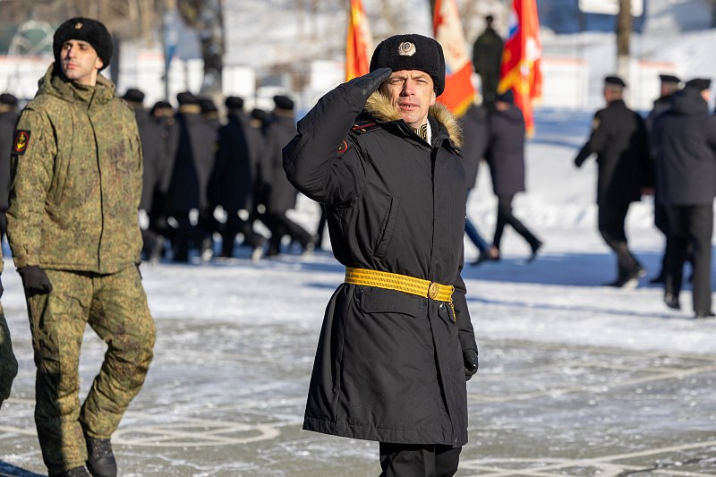 155-ю бригаду морской пехоты Тихоокеанского флота преобразовали в 55-ю гвардейскую «Курскую» дивизию морской пехоты орденов Жукова, Суворова имени дважды Героя РФ Михаила Гудкова 155-ю бригаду морской пехоты Тихоокеанского флота преобразовали в 55-ю гвардейскую «Курскую» дивизию морской пехоты орденов Жукова, Суворова имени дважды Героя РФ Михаила Гудкова