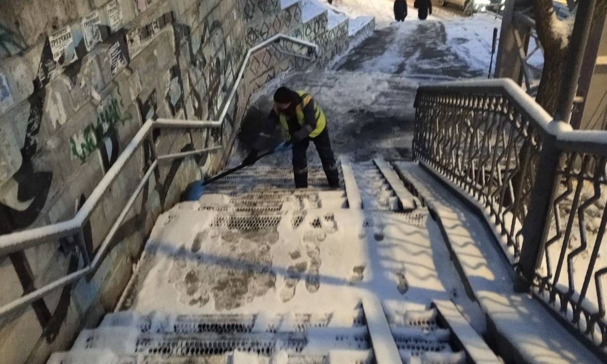 Дорожники продолжают работу по ликвидации последствий прошедших осадков Дорожники продолжают работу по ликвидации последствий прошедших осадков