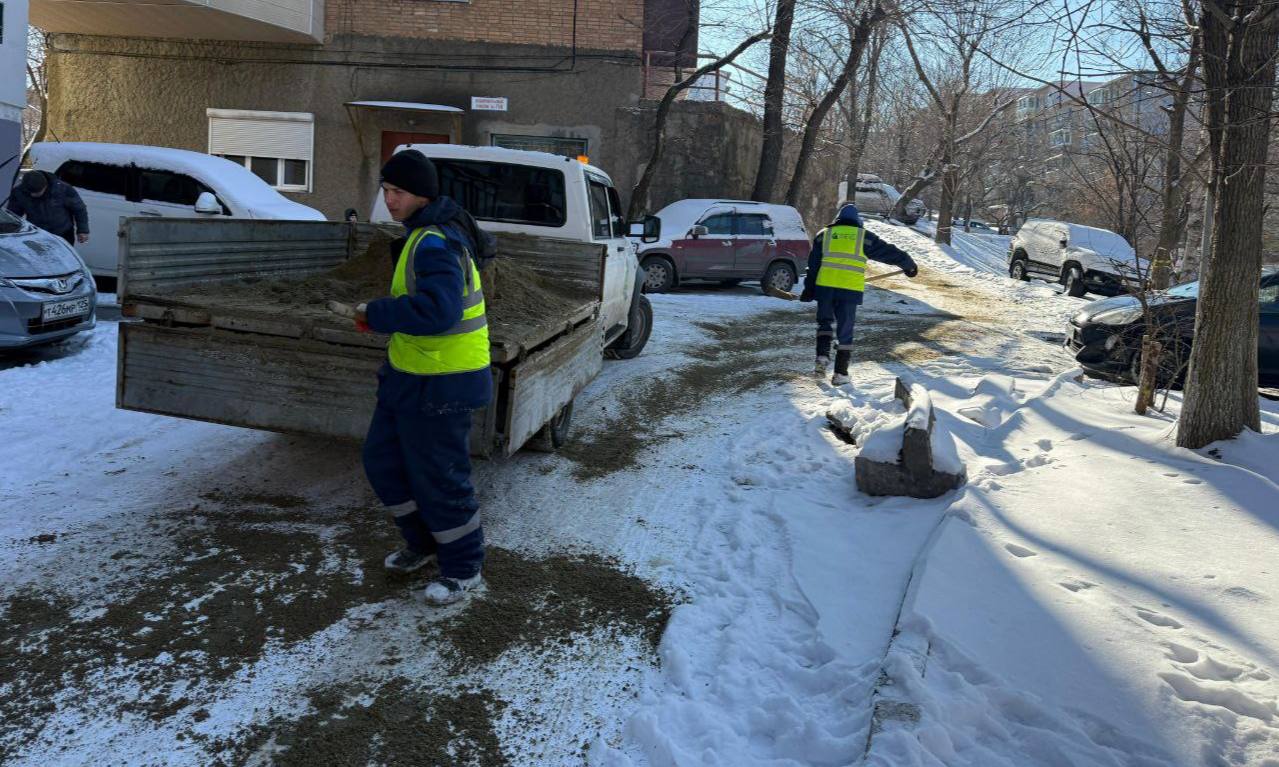 Дорожники продолжают работу по ликвидации последствий прошедших осадков Дорожники продолжают работу по ликвидации последствий прошедших осадков