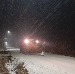 Специалисты филиала «Северный» продолжают очистку и обработку проезжей части: