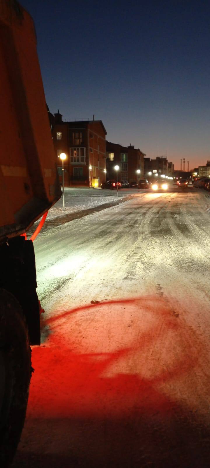 Последствия осадков продолжают устранять в Уссурийске Подрядные организации выполняют обработку песко-соляной смесью и механическую очистку проезжей части. На линии задействованы комбинированные дорожно-уборочные машины... Последствия осадков продолжают устранять в Уссурийске Подрядные организации выполняют обработку песко-соляной смесью и механическую очистку проезжей части. На линии задействованы комбинированные дорожно-уборочные машины...