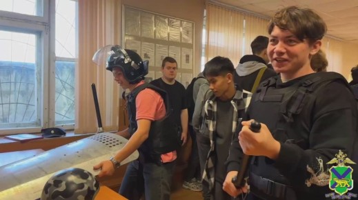 Во Владивостоке сотрудники патрульно-постовой службы полиции провели «Урок мужества»