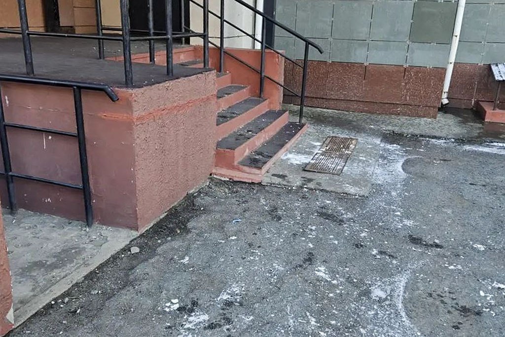 В Находке ведётся расчистка дорог после первого снега В Находке ведётся расчистка дорог после первого снега