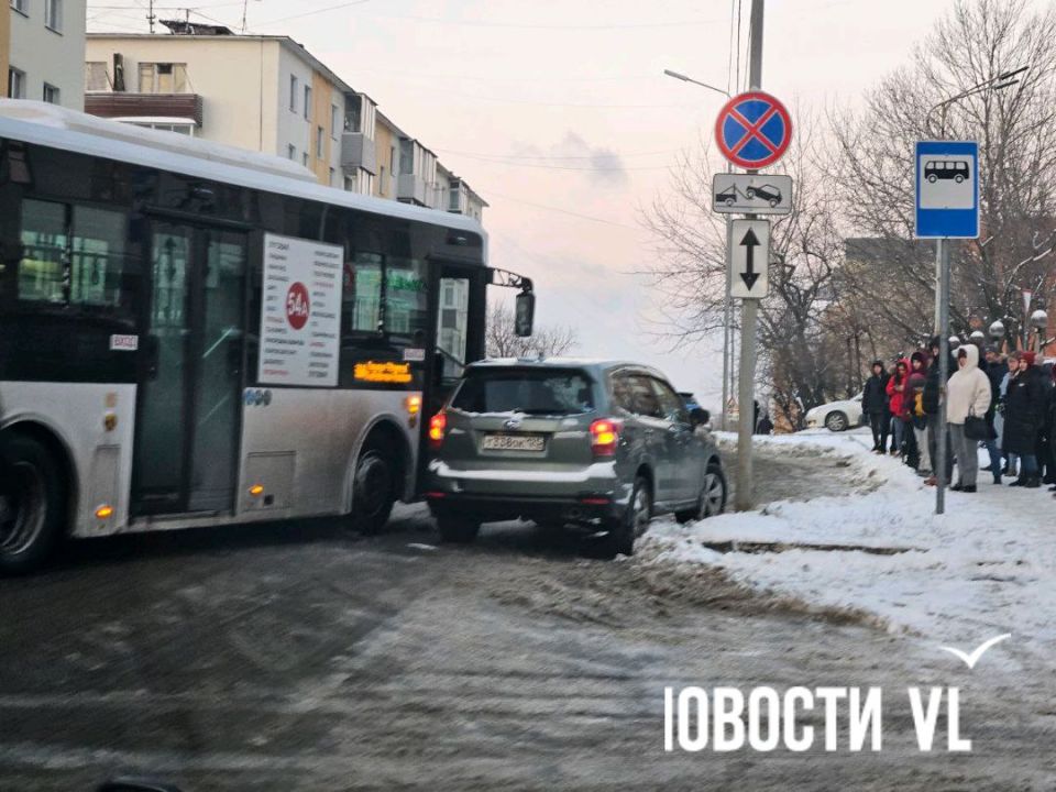 Ещё один автобус №54а угодил в ДТП Ещё один автобус №54а угодил в ДТП