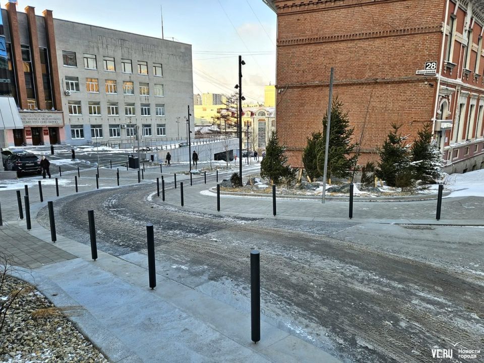 Улицу Мордовцева открыли после реконструкции, но пока не почистили Улицу Мордовцева открыли после реконструкции, но пока не почистили