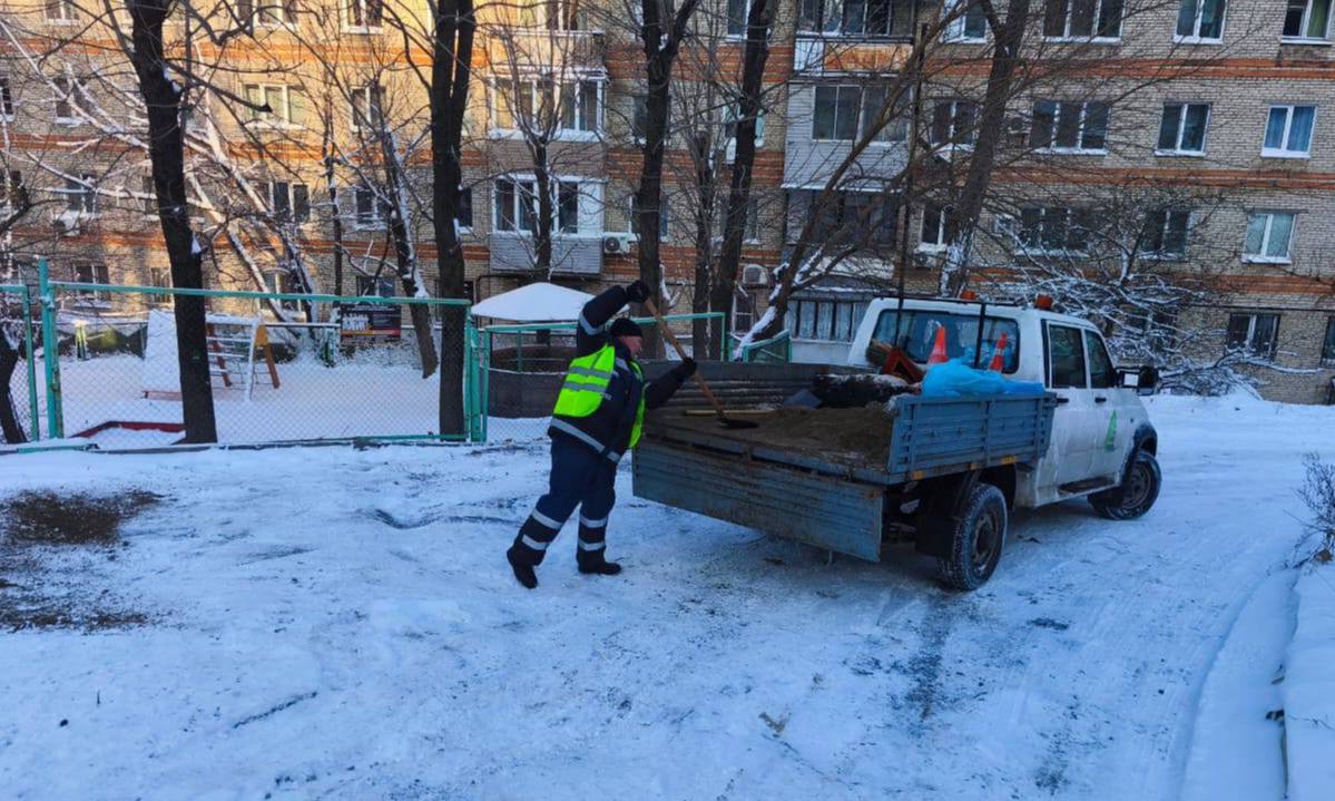 Дорожники продолжают работу по ликвидации последствий прошедших осадков Дорожники продолжают работу по ликвидации последствий прошедших осадков