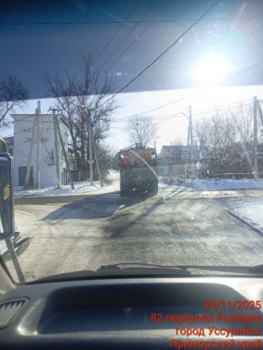 Продолжается обработка и очистка городских дорог Уссурийска