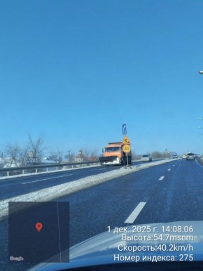 Последствия осадков продолжают устранять в Уссурийске Подрядные организации выполняют обработку песко-соляной смесью и механическую очистку проезжей части. На линии задействованы комбинированные дорожно-уборочные машины...