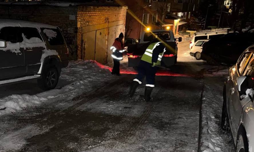 Специалисты предприятия «Содержание городских территорий» вручную и с помощью спецтехники убирают последствия непогоды с улиц Владивостока Специалисты предприятия «Содержание городских территорий» вручную и с помощью спецтехники убирают последствия непогоды с улиц Владивостока