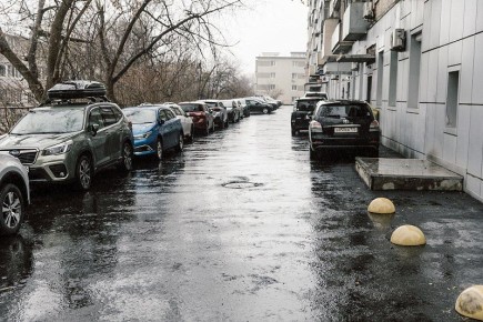 На Пушкинской, 52 во Владивостоке отремонтировали придомовую территорию