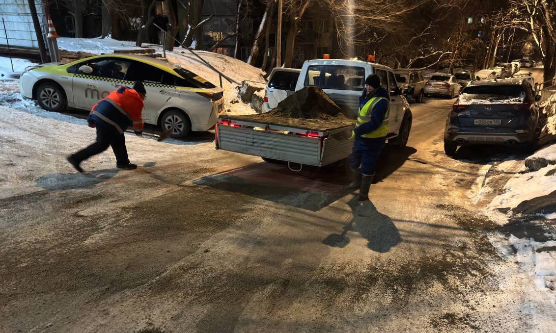 Специалисты предприятия «Содержание городских территорий» вручную и с помощью спецтехники убирают последствия непогоды с улиц Владивостока Специалисты предприятия «Содержание городских территорий» вручную и с помощью спецтехники убирают последствия непогоды с улиц Владивостока