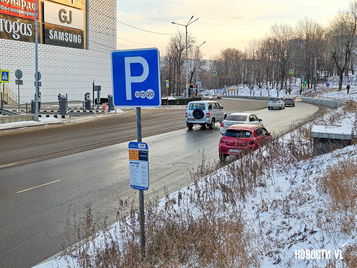Напротив «Калины Молл» убирают платную парковку – теперь машины отсюда будут эвакуировать Напротив «Калины Молл» убирают платную парковку – теперь машины отсюда будут эвакуировать