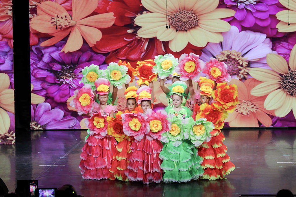 Творческие коллективы Врангеля подарили мамам праздник любви и благодарности Творческие коллективы Врангеля подарили мамам праздник любви и благодарности