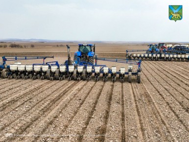 Поля к весенней посевной готовят аграрии Приморья