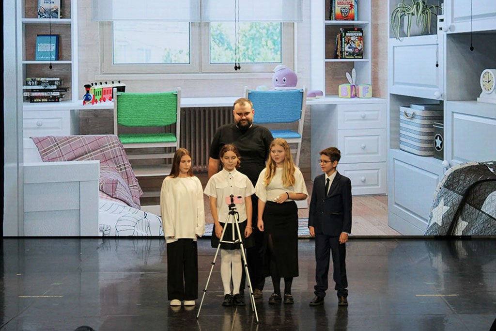 Творческие коллективы Врангеля подарили мамам праздник любви и благодарности Творческие коллективы Врангеля подарили мамам праздник любви и благодарности