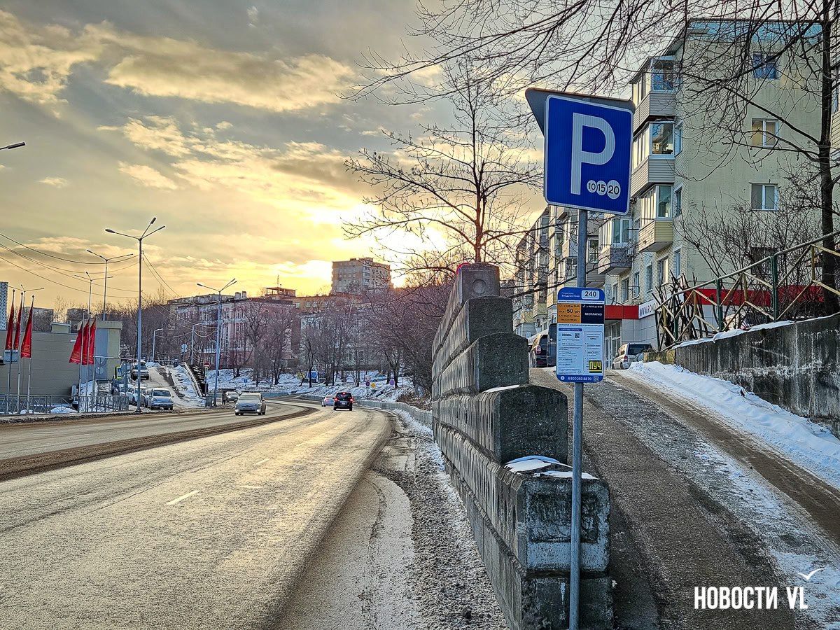 Напротив «Калины Молл» убирают платную парковку – теперь машины отсюда будут эвакуировать Напротив «Калины Молл» убирают платную парковку – теперь машины отсюда будут эвакуировать