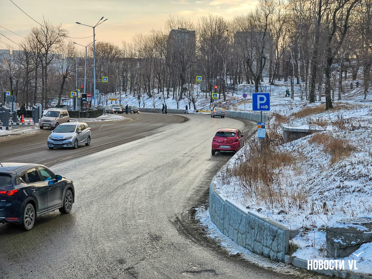Напротив «Калины Молл» убирают платную парковку – теперь машины отсюда будут эвакуировать Напротив «Калины Молл» убирают платную парковку – теперь машины отсюда будут эвакуировать