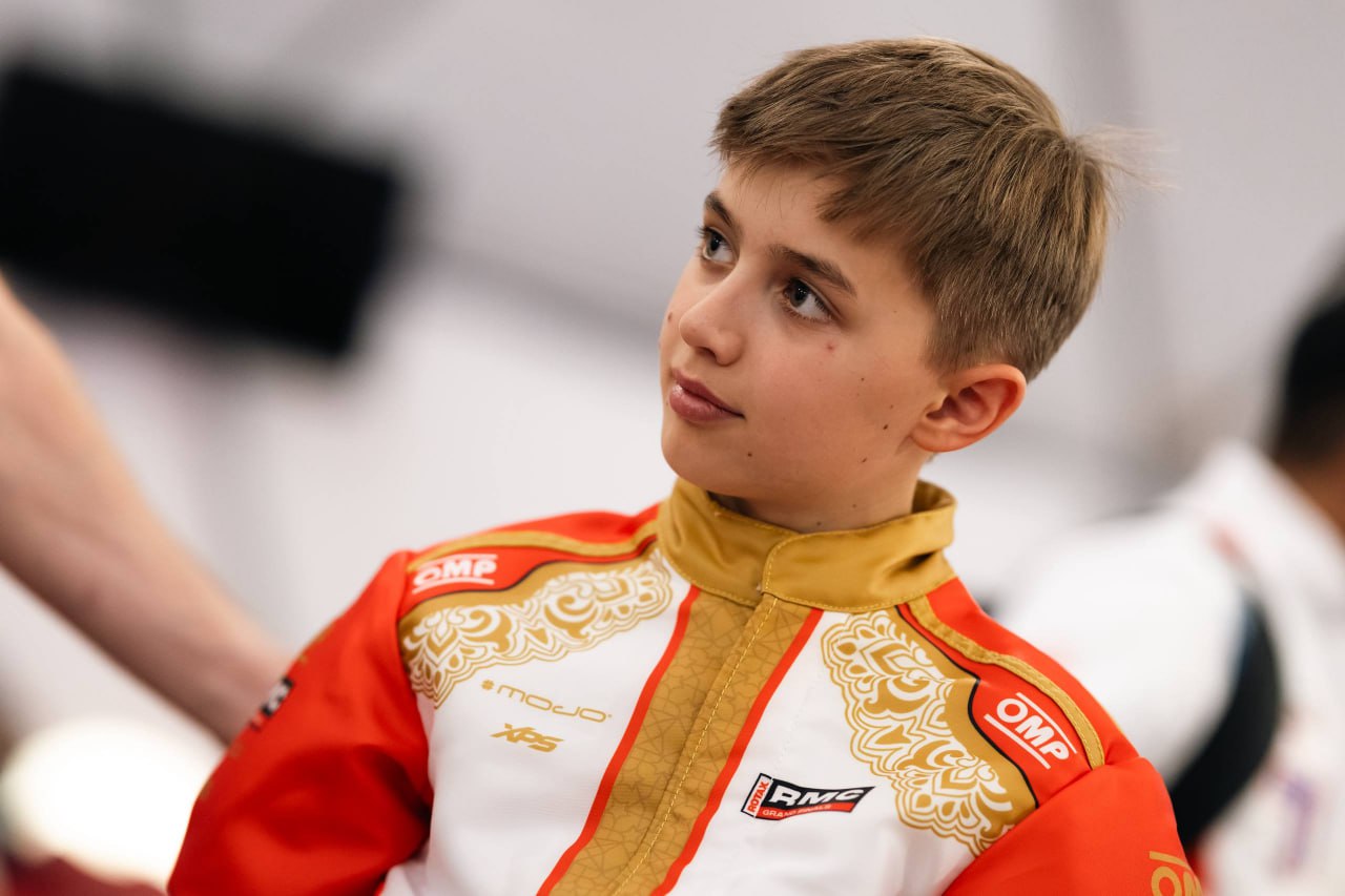 11-летний картингист из Владивостока Лев Хованский впервые вышел на мировую арену – на легендарной трассе Bahrain International Circuit, где обычно ревут болиды Формулы-1