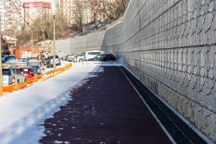 На Черняховского, 13 во Владивостоке построили новую подпорную стену