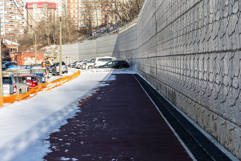 На Черняховского, 13 во Владивостоке построили новую подпорную стену