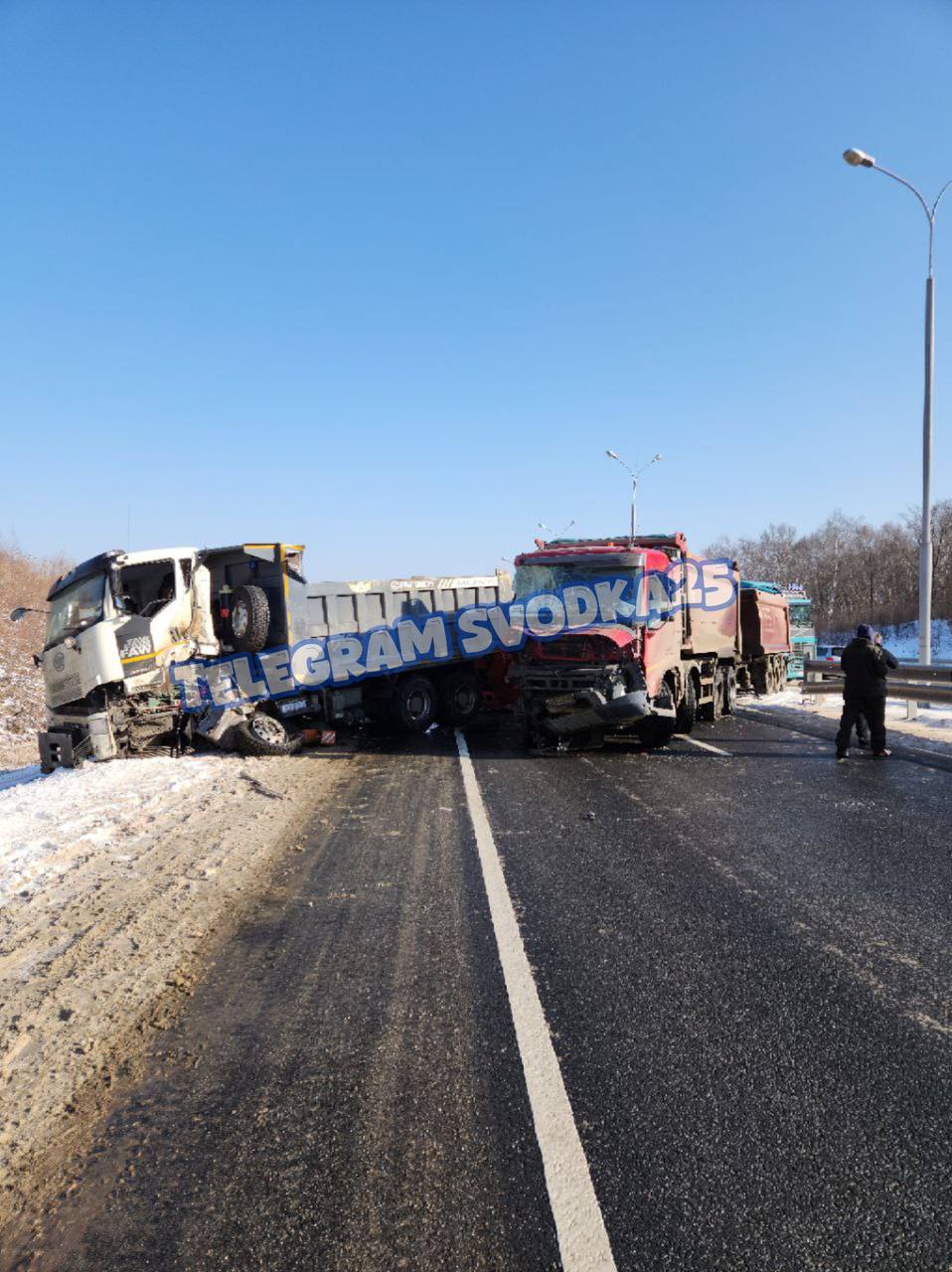 Жуткое ДТП произошло на трассе в районе поворота на Раздольное, со стороны Уссурийска, где идет реконструкция моста Жуткое ДТП произошло на трассе в районе поворота на Раздольное, со стороны Уссурийска, где идет реконструкция моста