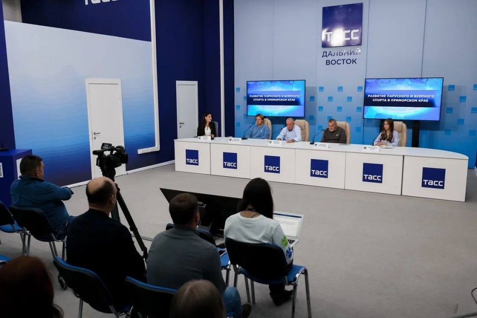 Главные заявления, а также видеозапись и фоторепортаж с пресс-конференции, посвященной итогам выступления дальневосточных спортсменов в международных регатах в странах Азиатско-Тихоокеанского региона и развитию буерного...