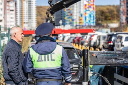 Во Владивостоке за месяц работы муниципальной службы эвакуации на штрафстоянку отправили почти 150автомобилей, припаркованных с нарушением правил
