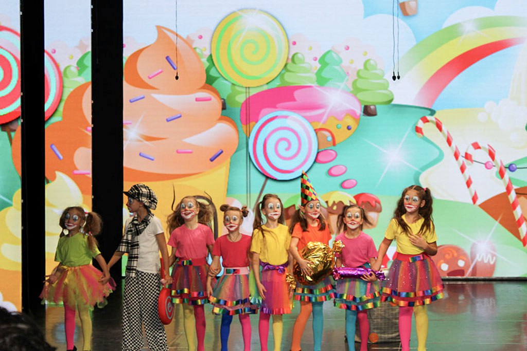 Творческие коллективы Врангеля подарили мамам праздник любви и благодарности Творческие коллективы Врангеля подарили мамам праздник любви и благодарности