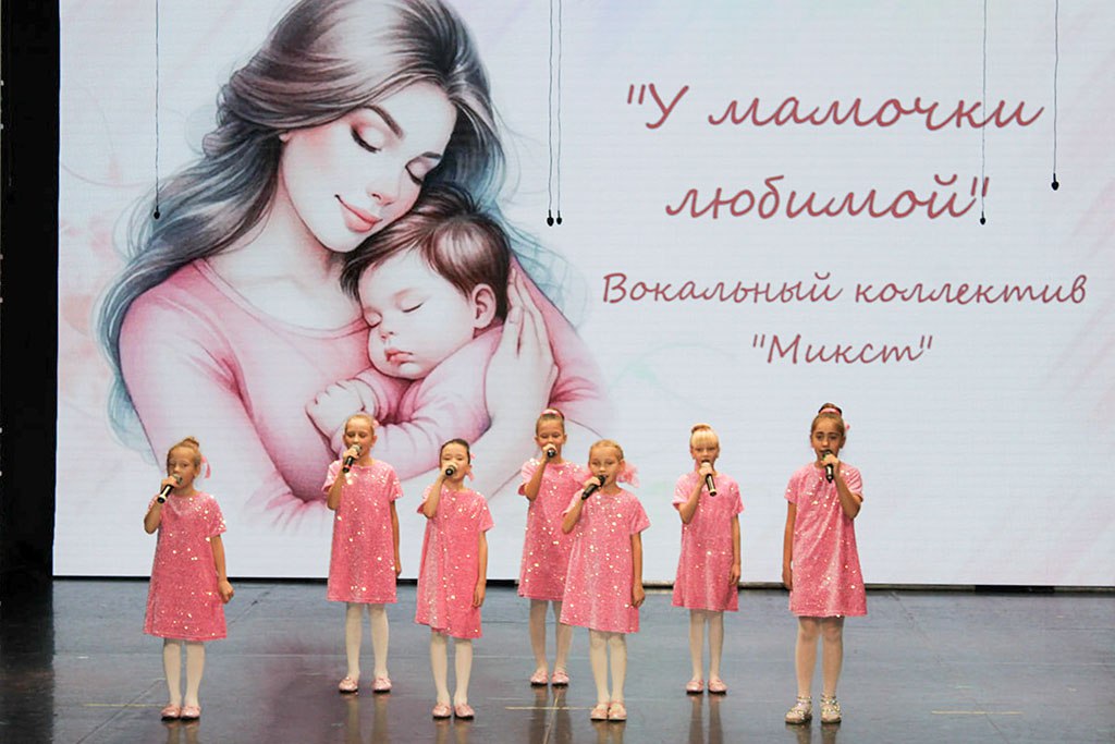 Творческие коллективы Врангеля подарили мамам праздник любви и благодарности Творческие коллективы Врангеля подарили мамам праздник любви и благодарности