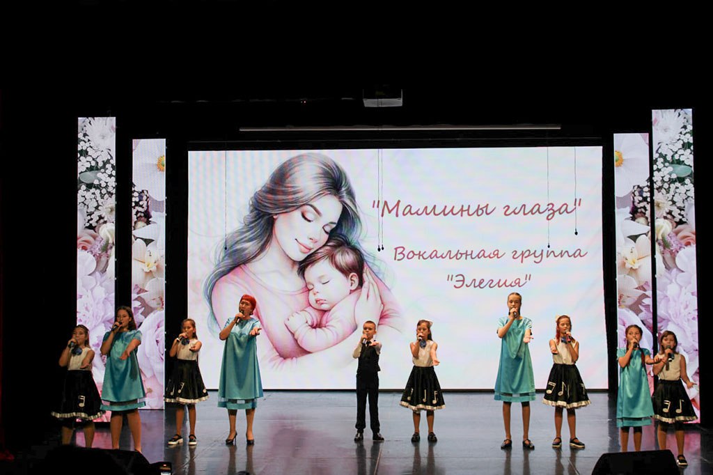 Творческие коллективы Врангеля подарили мамам праздник любви и благодарности