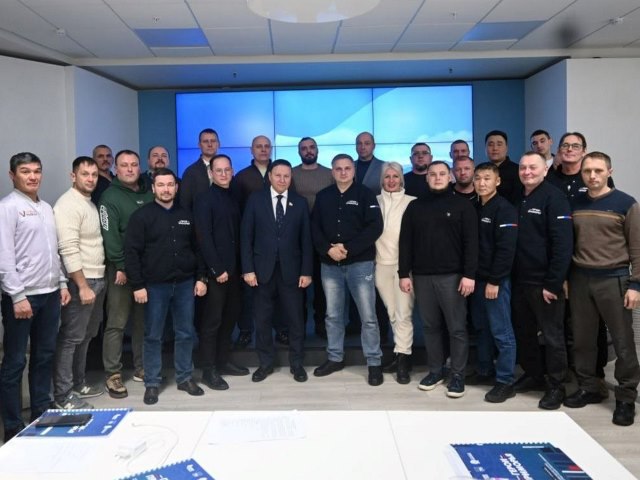 Сенатор РФ от Приморского края Александр Ролик встретился с участниками программ "Герои Приморья" и "Герои Чукотки"