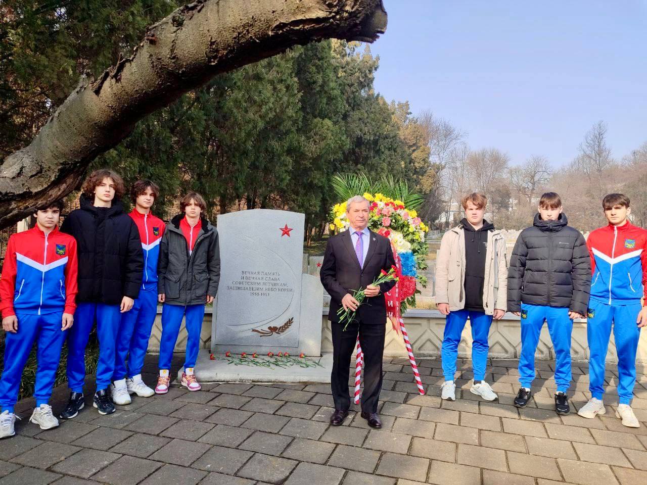 Юношеская хоккейная команда Приморья успешно завершила спортивные сборы в КНДР Юношеская хоккейная команда Приморья успешно завершила спортивные сборы в КНДР