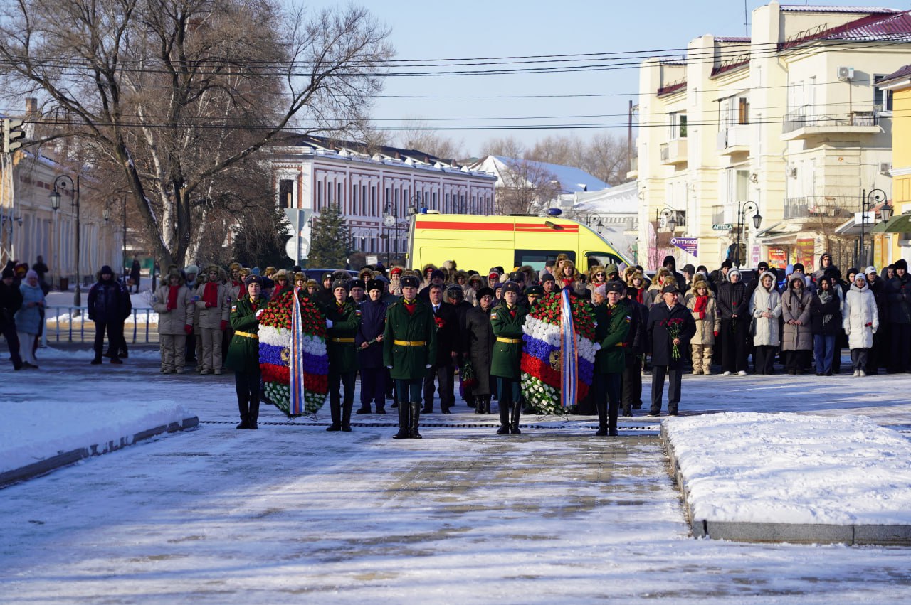 В Уссурийске почтили память Неизвестного Солдата
