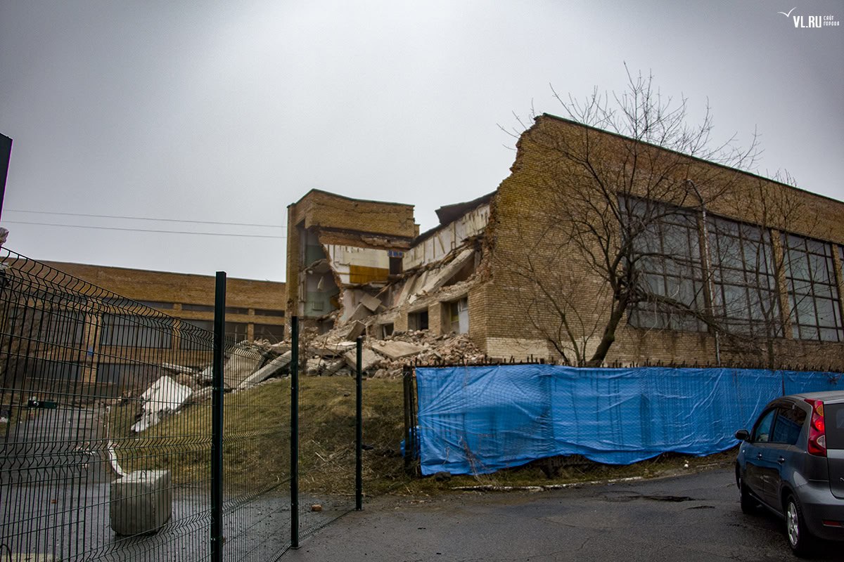 3 декабря в 2018 году начался снос бывших корпусов ДВГТУ на Аксаковской 3 декабря в 2018 году начался снос бывших корпусов ДВГТУ на Аксаковской