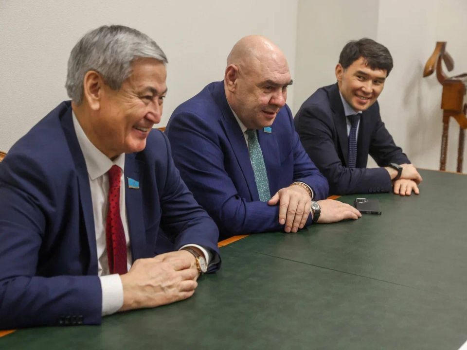 Встретился с коллегами из парламента Казахстана: Асылбеком Нуралиным, депутатом Мажилиса, президентом Профцентра «Союзметалл» и Николаем Арсютиным, депутатом Мажилиса, членом Комитета по законодательству Встретился с коллегами из парламента Казахстана: Асылбеком Нуралиным, депутатом Мажилиса, президентом Профцентра «Союзметалл» и Николаем Арсютиным, депутатом Мажилиса, членом Комитета по законодательству