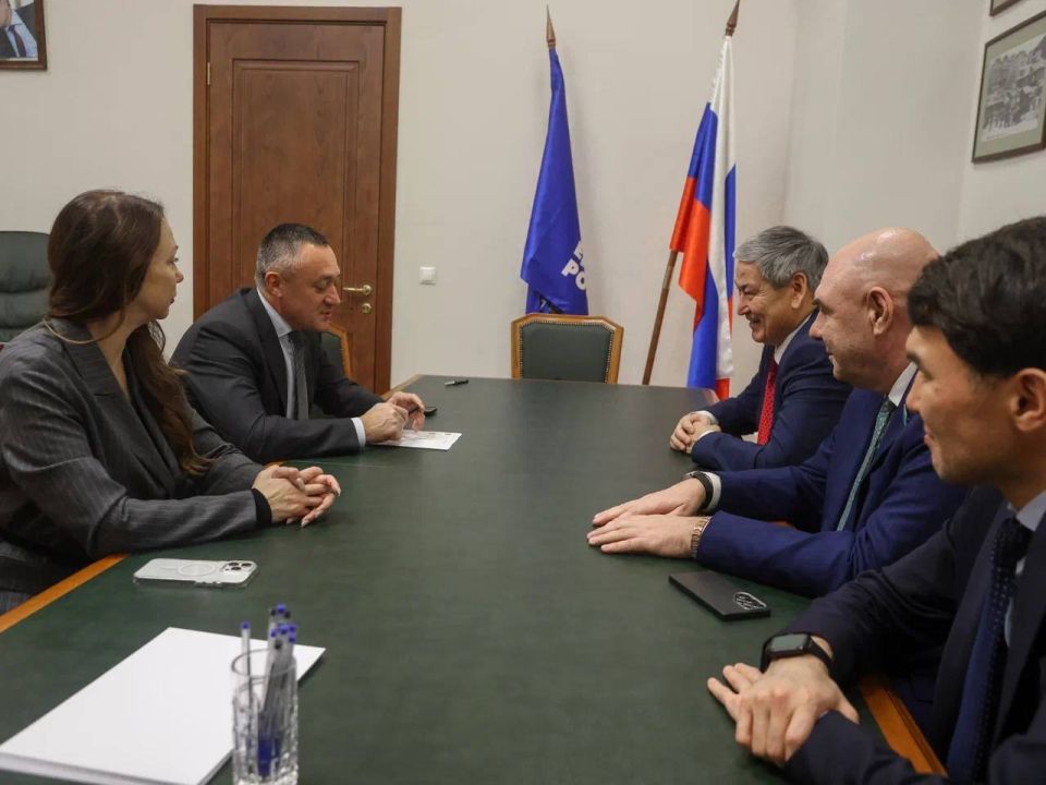 Встретился с коллегами из парламента Казахстана: Асылбеком Нуралиным, депутатом Мажилиса, президентом Профцентра «Союзметалл» и Николаем Арсютиным, депутатом Мажилиса, членом Комитета по законодательству Встретился с коллегами из парламента Казахстана: Асылбеком Нуралиным, депутатом Мажилиса, президентом Профцентра «Союзметалл» и Николаем Арсютиным, депутатом Мажилиса, членом Комитета по законодательству