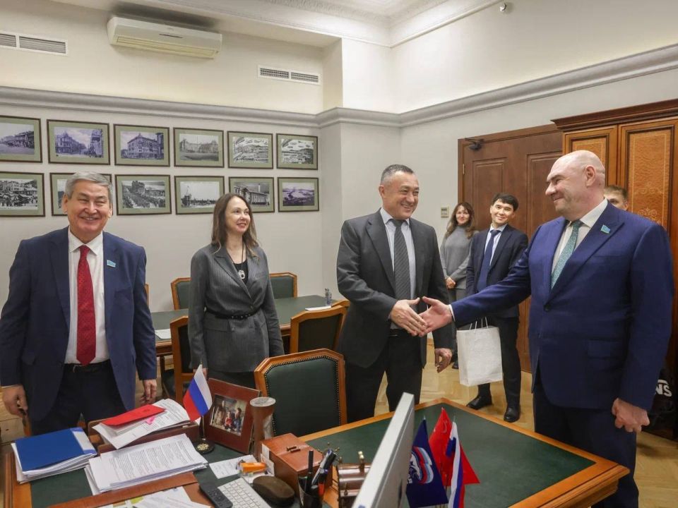 Встретился с коллегами из парламента Казахстана: Асылбеком Нуралиным, депутатом Мажилиса, президентом Профцентра «Союзметалл» и Николаем Арсютиным, депутатом Мажилиса, членом Комитета по законодательству Встретился с коллегами из парламента Казахстана: Асылбеком Нуралиным, депутатом Мажилиса, президентом Профцентра «Союзметалл» и Николаем Арсютиным, депутатом Мажилиса, членом Комитета по законодательству