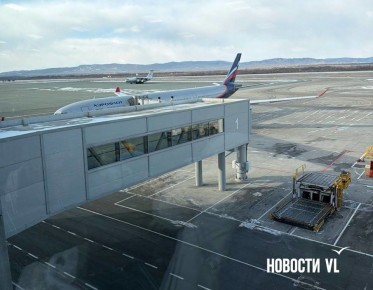 Пассажиры рейса «Аэрофлота» SU832, который больше двух часов назад должен был вылететь в Нячанг (Вьетнам), застряли в аэропорту Владивостока