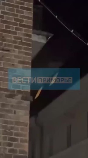 Горит мансарда в доме по улице Уборевича , 10А в центре Владивостока