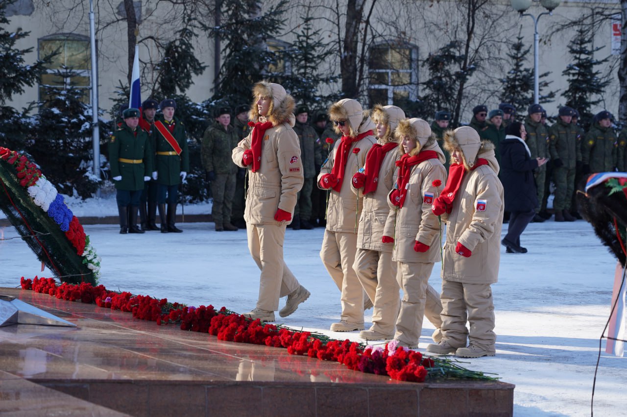 В Уссурийске почтили память Неизвестного Солдата В Уссурийске почтили память Неизвестного Солдата