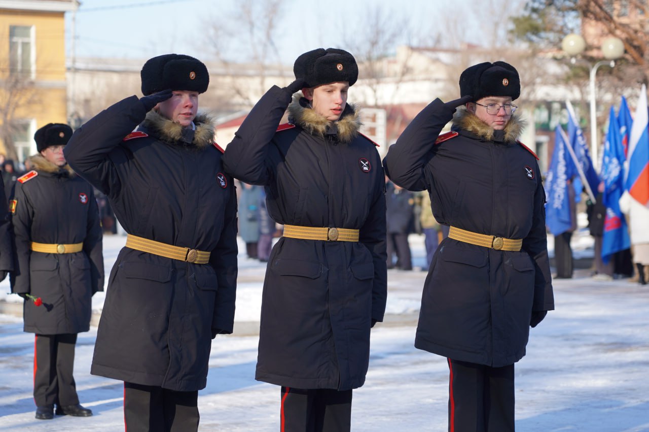 В Уссурийске почтили память Неизвестного Солдата В Уссурийске почтили память Неизвестного Солдата