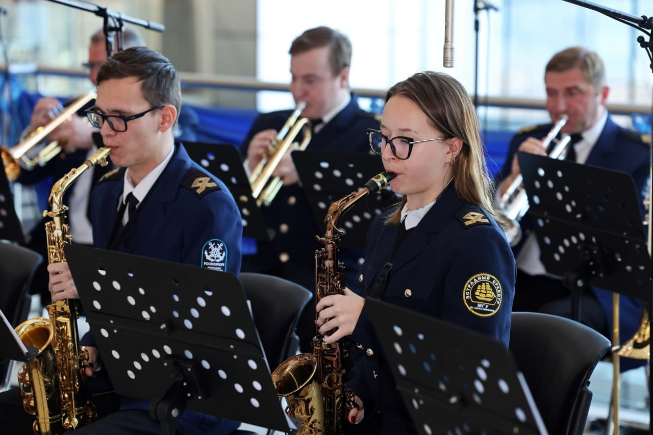 Во Владивостоке впервые провели инклюзивный губернаторский бал "Бриз души-2025" для маломобильных людей Во Владивостоке впервые провели инклюзивный губернаторский бал "Бриз души-2025" для маломобильных людей