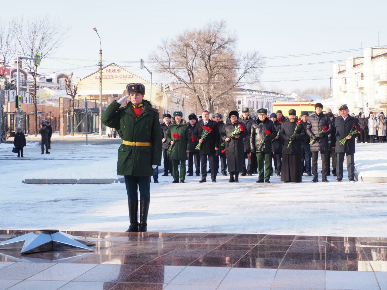 Уссурийцы почтили память Неизвестного солдата Уссурийцы почтили память Неизвестного солдата