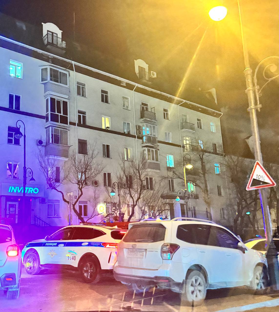 Во Владивостоке полиция работает на месте возгорания Во Владивостоке полиция работает на месте возгорания