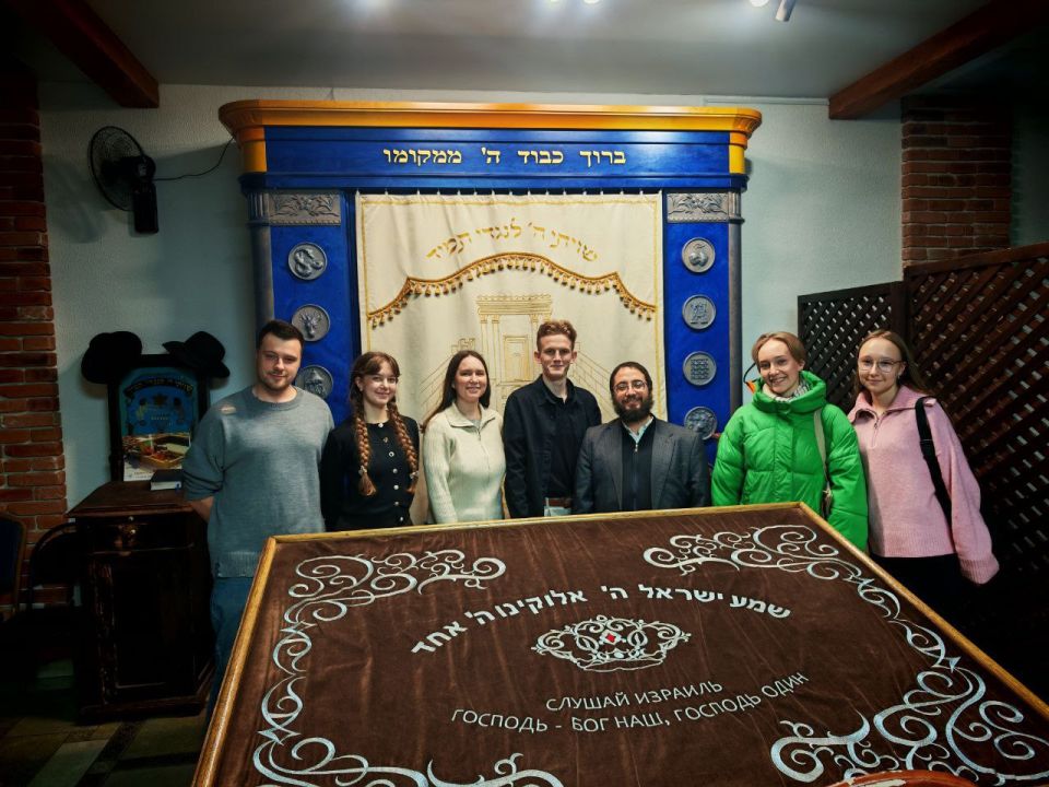 Память без границ. Делегация из Приморского края посетила Могилёвский областной форум волонтёров «Время выбрало нас», который стал не просто площадкой для обмена практиками, но и для живого диалога между поколениями и... Память без границ. Делегация из Приморского края посетила Могилёвский областной форум волонтёров «Время выбрало нас», который стал не просто площадкой для обмена практиками, но и для живого диалога между поколениями и...