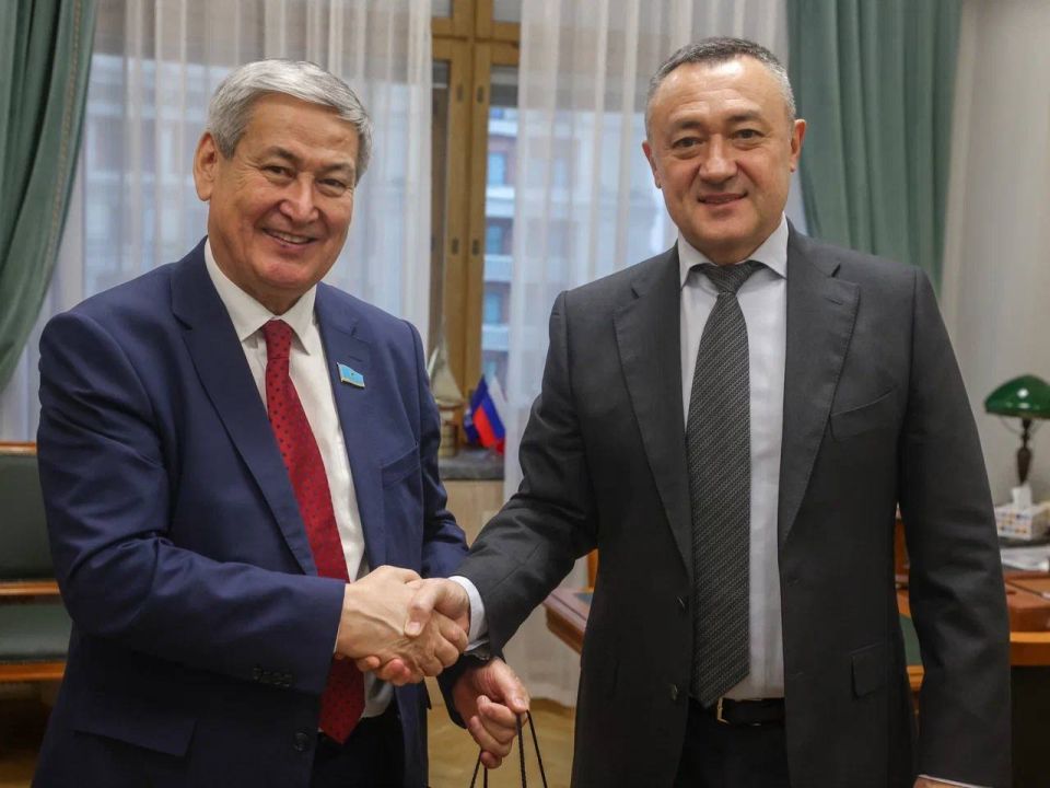 Встретился с коллегами из парламента Казахстана: Асылбеком Нуралиным, депутатом Мажилиса, президентом Профцентра «Союзметалл» и Николаем Арсютиным, депутатом Мажилиса, членом Комитета по законодательству Встретился с коллегами из парламента Казахстана: Асылбеком Нуралиным, депутатом Мажилиса, президентом Профцентра «Союзметалл» и Николаем Арсютиным, депутатом Мажилиса, членом Комитета по законодательству
