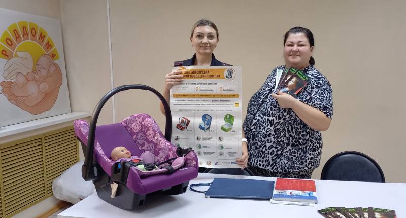 Сотрудники Госавтоинспекции Владивостока провели в родильном доме акцию «За безопасность с младенчества» Сотрудники Госавтоинспекции Владивостока провели в родильном доме акцию «За безопасность с младенчества»